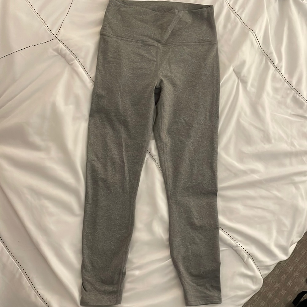 Light gray leggings